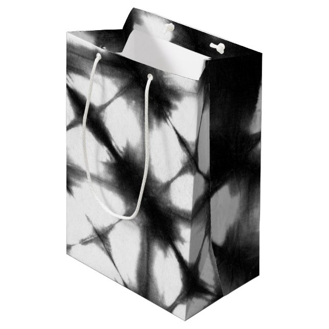 Grafik Shibori I Mittlere Geschenktüte (Vorderseite Schrägansicht)