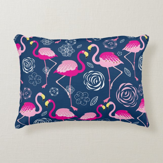 Grafisches Muster rosa Flamingos auf dunkelblau b Dekokissen (Vorderseite)