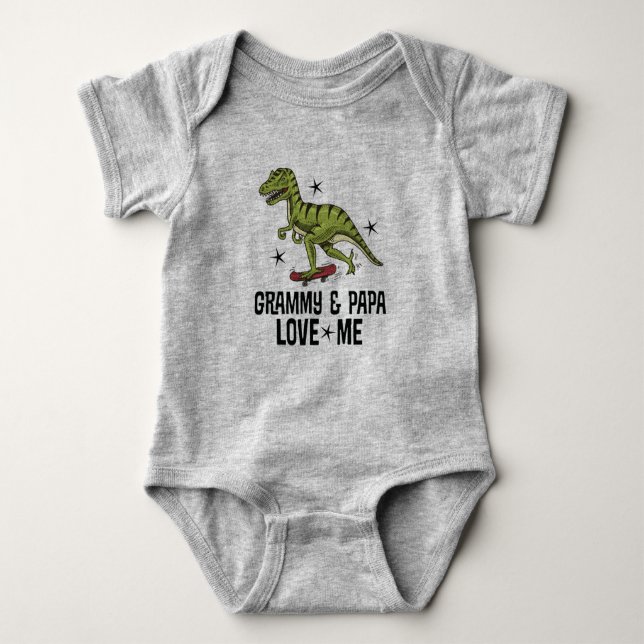 Grammy und Papa Liebe Me Dinosaurier Baby Strampler (Vorderseite)