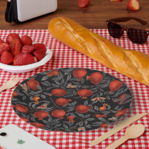 Granatäpfel und Bella-Motten in Rot und Grau Pappteller