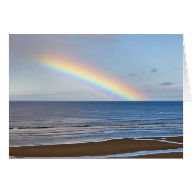 Grand arc-en-ciel sur l'océan Pacifique à (Devant horizontal)