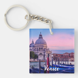 Grand Canal avec gondoles et église à Venise