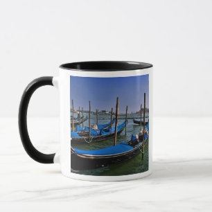 Grand Canal Wasser mit aufgereihten Gondelbooten Tasse