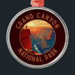 Grand Canyon Nationalpark Retro Distressed Circle Ornament Aus Metall<br><div class="desc">Das Design der Vektorgrafiken des Grand Canyon. Der Park ist Zuhause zu einem großen Teil des riesigen Grand Canyon,  mit seinen geschichtlichen roten Felsbändern,  die Millionen Jahre geologischer Geschichte aufdecken.</div>