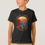 Grand Canyon Nationalpark Retro Distressed Circle T-Shirt<br><div class="desc">Das Design der Vektorgrafiken des Grand Canyon. Der Park ist Zuhause zu einem großen Teil des riesigen Grand Canyon,  mit seinen geschichtlichen roten Felsbändern,  die Millionen Jahre geologischer Geschichte aufdecken.</div>