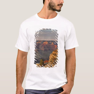 Grand Canyon von der Südumrandung bei Sonnenunterg T-Shirt