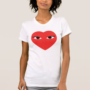 Grand Coeur rouge mignon avec les yeux sur T-shirt