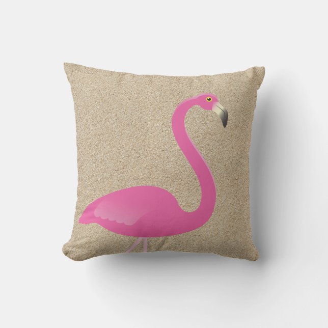 Grand Flamant rose sur plage de sable Coussin exté (Recto)