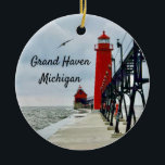 Grand Haven Michigan Leuchtturm Keramik Ornament<br><div class="desc">Dieses Ornament besticht durch den Leuchtturm des Pier Grand Haven in Michigan.</div>
