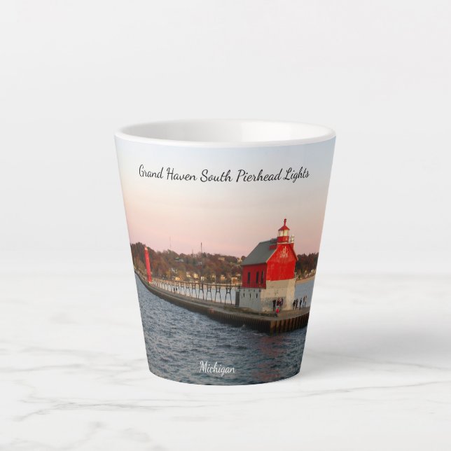 Grand Haven South Pierhead Lights latte mug (Devant)