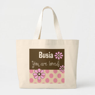 Grand-mère de polonais de sac fourre-tout à Busia