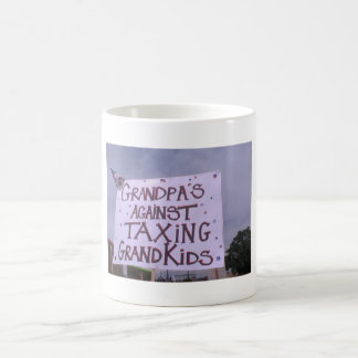 Grand-papa contre imposer la tasse de café de