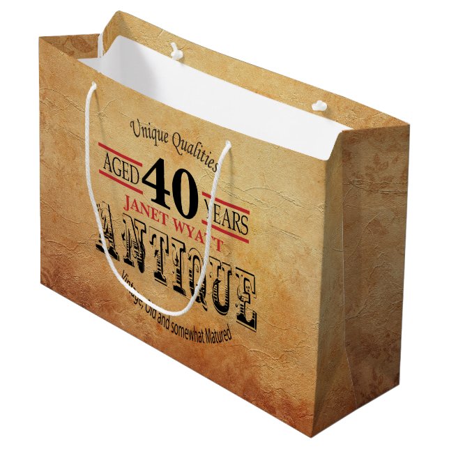 Grand Sac Cadeau Anniversaire d'Antique (Devant Angle)