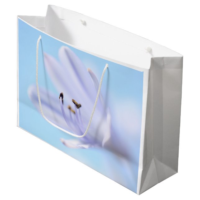 Grand Sac Cadeau Doux Pastel bleu violet Fleur (Devant Angle)