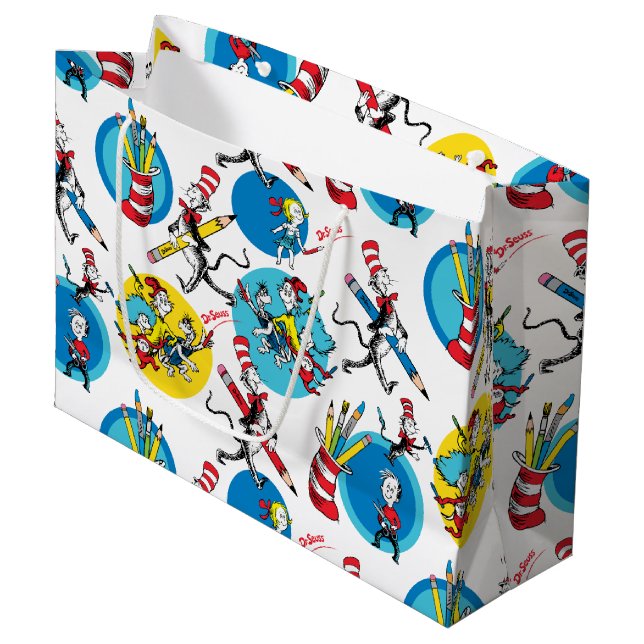 Grand Sac Cadeau Dr Seuss | Caractères avec Motif de crayons (Devant Angle)
