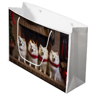 Grand Sac Cadeau Esquimau américain près de la cheminée Noël