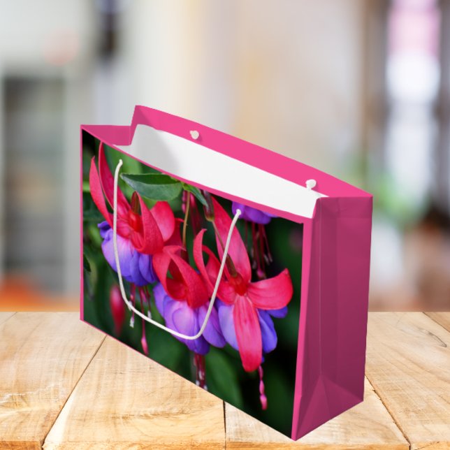 Grand Sac Cadeau Fuchsia violette avec sépales roses Floral (In Situ)
