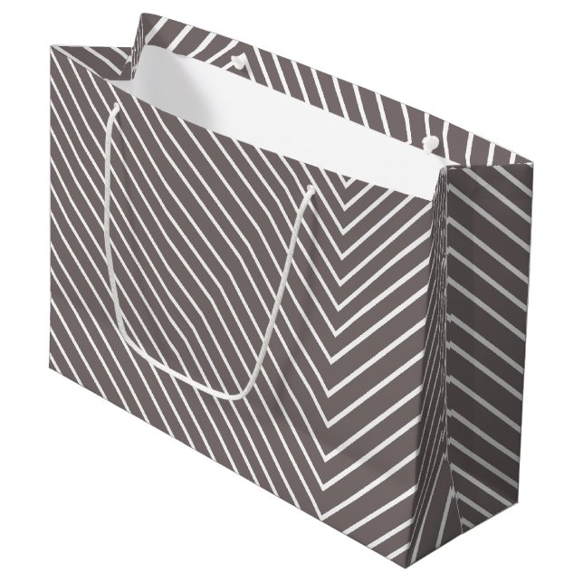 Grand Sac Cadeau Gris et blanc Chevron (Devant Angle)