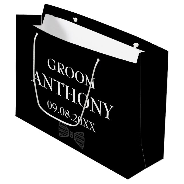 Grand Sac Cadeau Groom Black Elegant Nom moderne Cadeaux Mariage (Devant Angle)