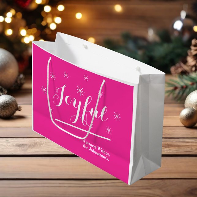 Grand Sac Cadeau Joyeux Joyeux Noël Moderne Personnalisé Nom Chic (These hot pink "Joyful" gift bags can add a dash of extra excitement to gift giving)