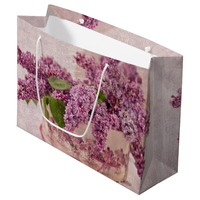 Grand Sac Cadeau Lilacs Dans Une Boîte Casquette Victorienne (Devant Angle)