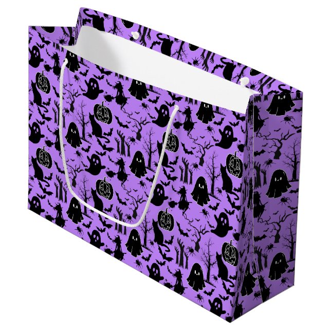 Grand Sac Cadeau Motif d'Halloween. Effrayant et mignon. Fond viole (Devant Angle)