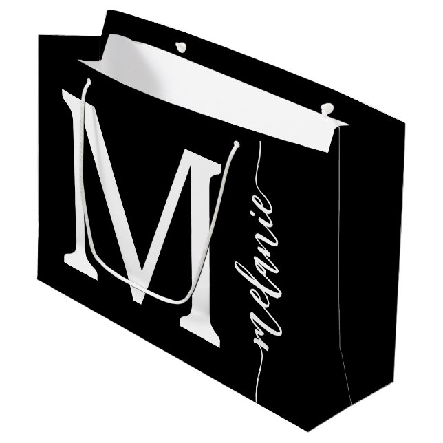 Grand Sac Cadeau Nom Monogramme moderne Noir Blanc Script (Devant Angle)