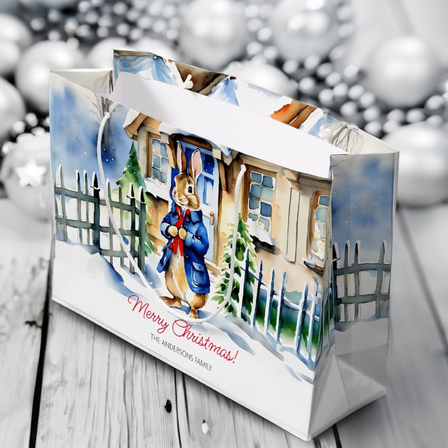 Grand Sac Cadeau Peter lapbit hiver modèle de Noël (Peter rabbit winter Christmas template personalized Large Gift Bag rabbit snowy winter cottage)