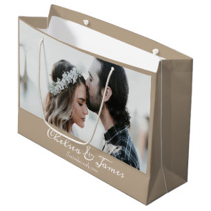 Grand Sac Cadeau Photo Elegant Taupe et White Calligraphy Nom