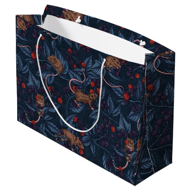 Grand Sac Cadeau Souris et mûres sur la marine (Dos Angle)