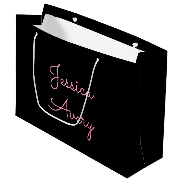 Grand Sac Cadeau Tout nom | Script rose modifiable Cool sur noir (Devant Angle)