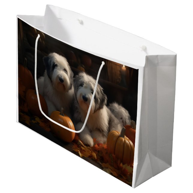 Grand Sac Cadeau Vieux anglais Sheepdog Chiot Chiot Automne Citroui (Devant Angle)