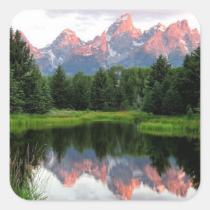 Grand Teton Reflections Over the Beaver Pond Quadratischer Aufkleber