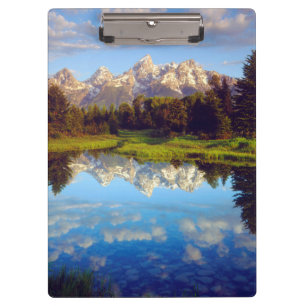 Grand Tetons spiegeln sich im Snake River Klemmbrett