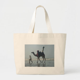 Grand Tote Bag Balade en chameaux tribaux : Marée matinale Sables