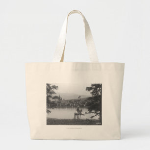 Grand Tote Bag Bétail par un étang avec deux cowboys