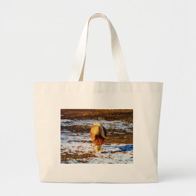 Grand Tote Bag Cheval miniature Brown et crème dans la neige. (Devant)