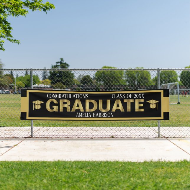 Grande bannière de graduation en noir et or extéri (En situation)