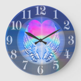 Grande Horloge Ronde Angel Wings Wrapped Around a Heart