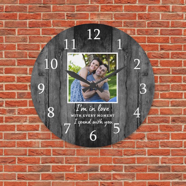 Grande Horloge Ronde Anniversaire Mariage moderne Photo Love Citation N (Modern Wedding Anniversary Photo Love Quote Black Large Clock.)