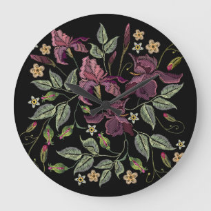 Grande Horloge Ronde Arrière - plan noir Irises pourpres brodé.