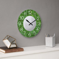 Balle de golf sur gazon vert