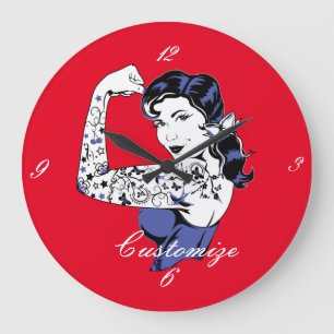 Grande Horloge Ronde Bras de fille de tatouage vers le haut de