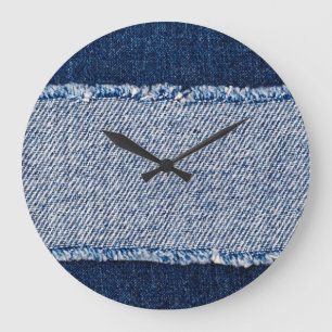Grande Horloge Ronde Cadre de jean bleu denim fringé.