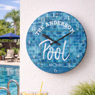 Grande Horloge Ronde Carrelage Bleu Cool Piscine Nom de Famille Personn