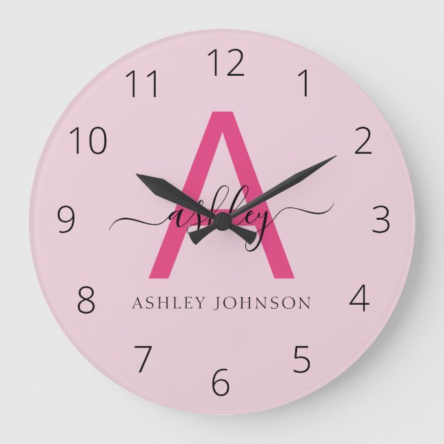 Grande Horloge Ronde Chaud rose moderne Script Girl Monogramme Nom (Recto)