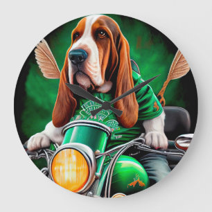 Grande Horloge Ronde Chien Basset Hound conduisant un vélo Saint-Patric