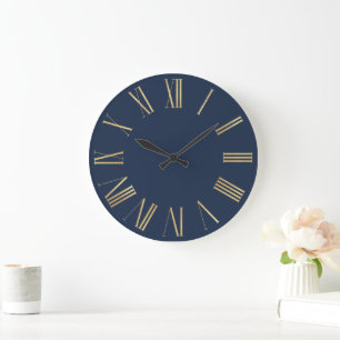 Grande Horloge Ronde Chiffres romains dorés élégants sur fond bleu mari