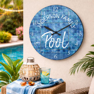 Grande Horloge Ronde Cool Blue Tile Piscine Nom de famille cUSTOM