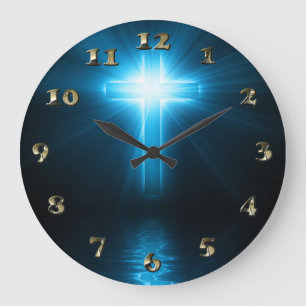 Grande Horloge Ronde Croix chrétienne dans la lumière bleue